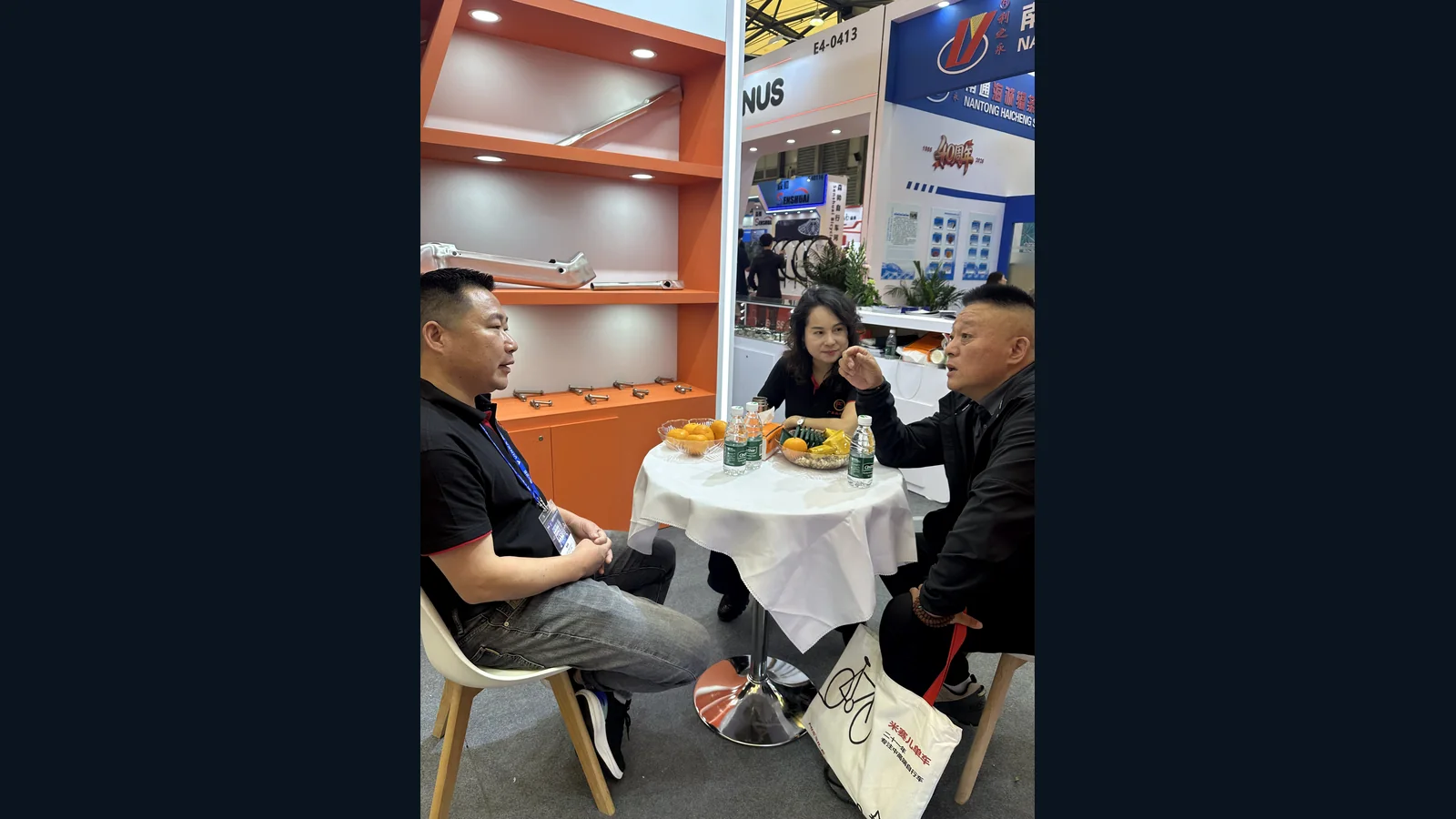 On-site bicycle hardware requirements discussion at the trade show