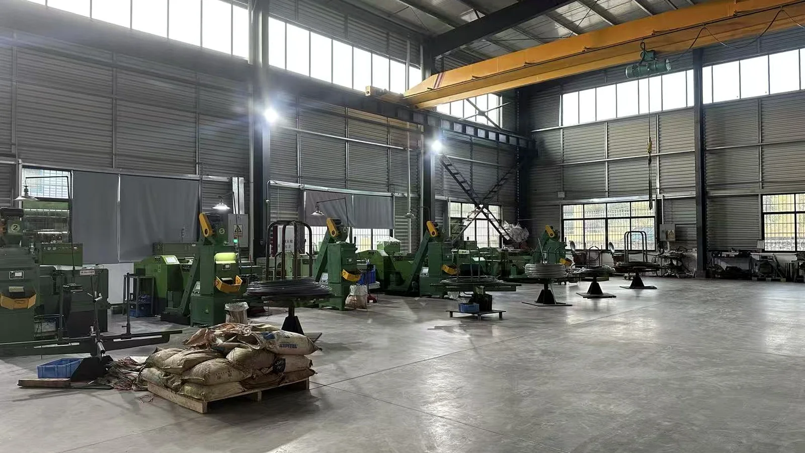 Cold heading machine used for bicycle fastener production